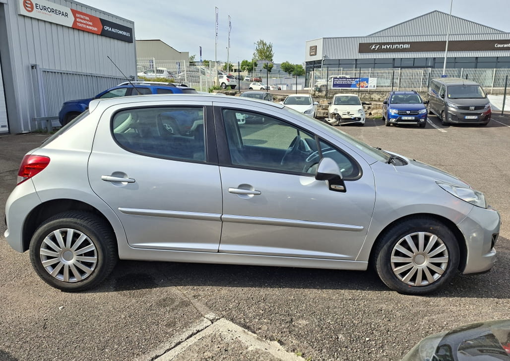 Peugoet-207-2