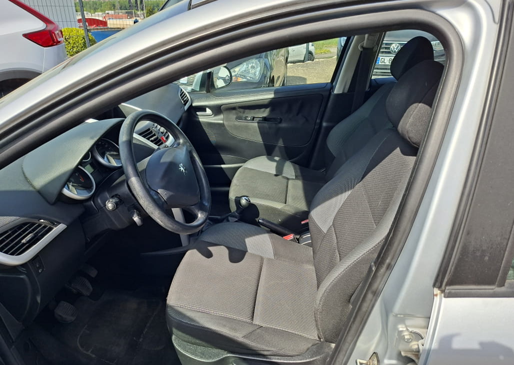 Peugoet-207-5